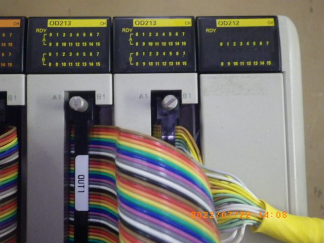 シーケンサー出力ユニット OD213 オムロン　Omron