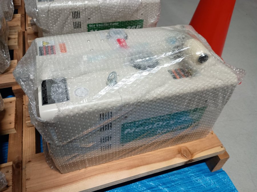 ドライ真空ポンプ NeoDry36EU-082C 樫山